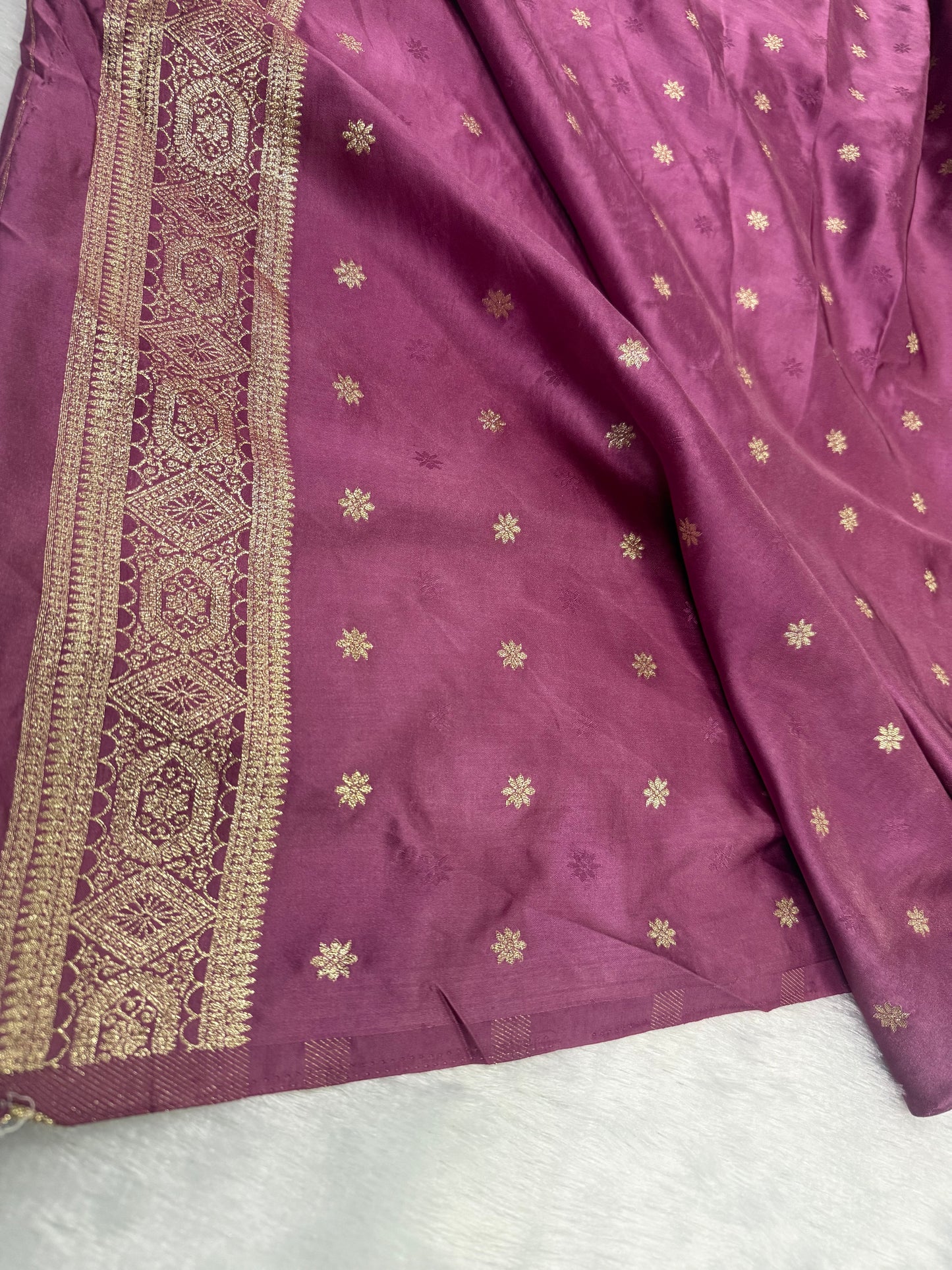 Classic Baby Pink Banarasi Silk Saree with Heritage Zari Weaving