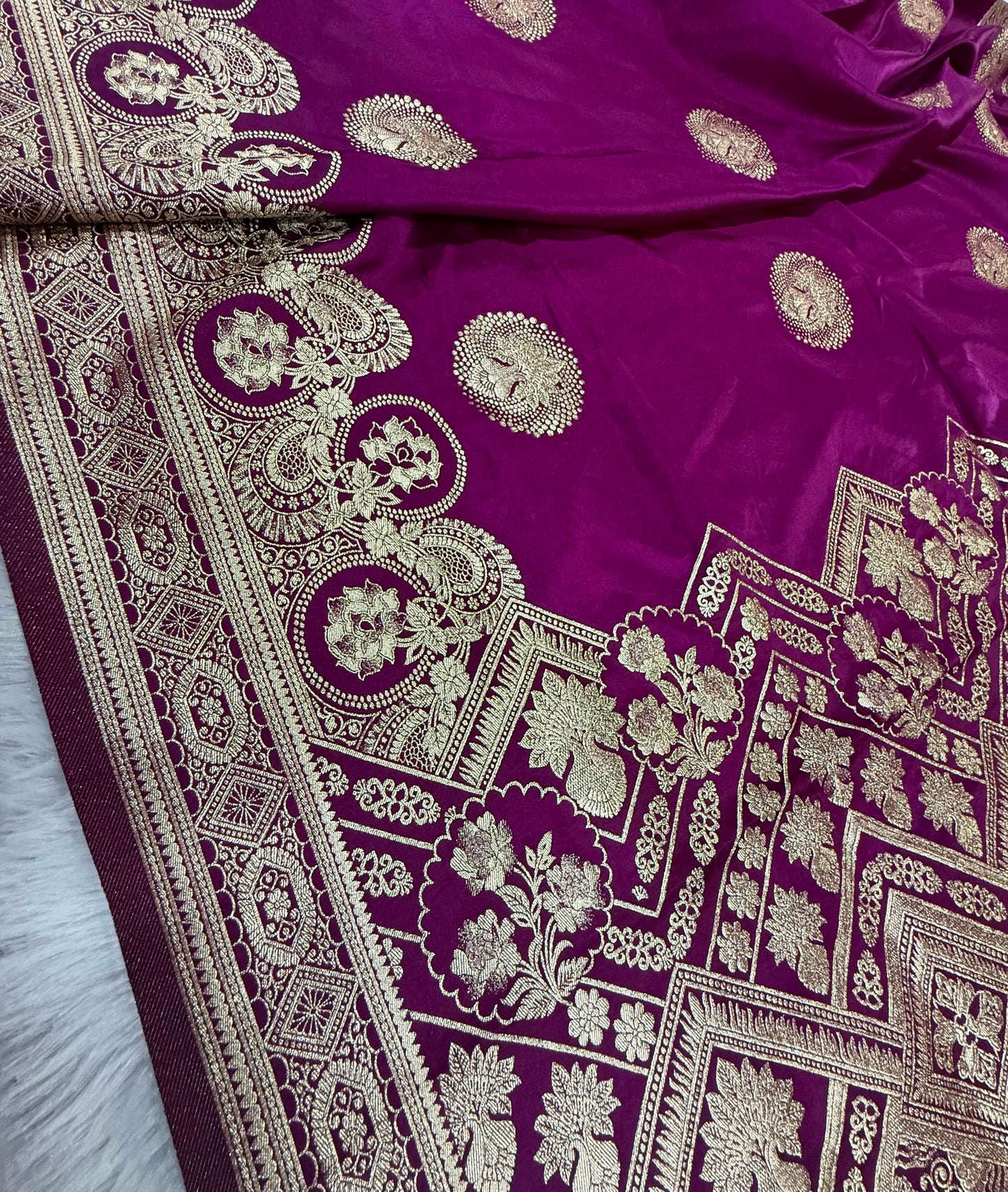 Magentic Wine Shades Banarasi Boota Pattern Floral Mashru Silk Saree