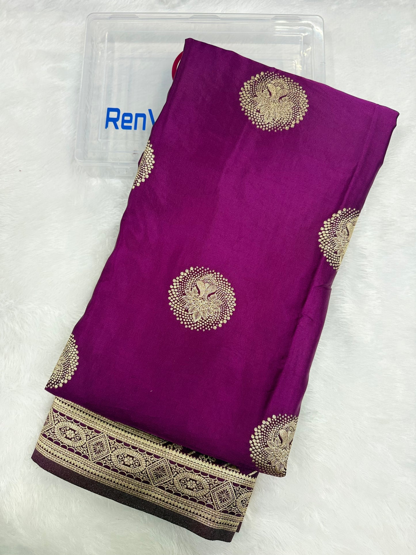 Magentic Wine Shades Banarasi Boota Pattern Floral Mashru Silk Saree