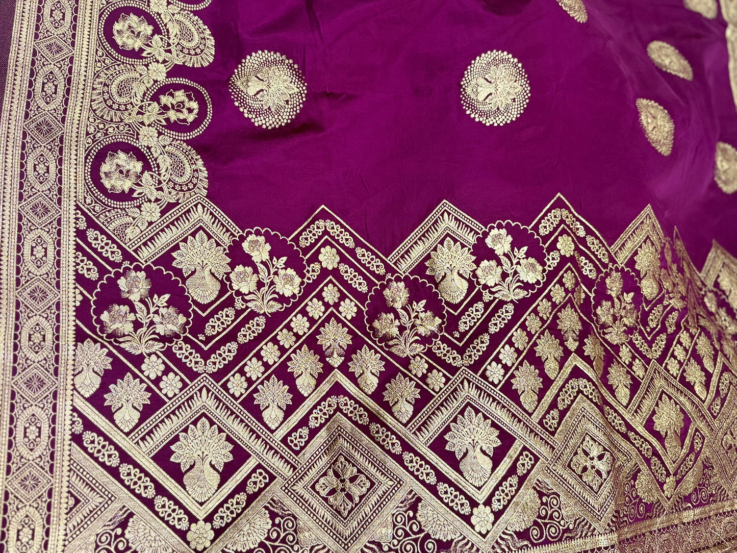 Magentic Wine Shades Banarasi Boota Pattern Floral Mashru Silk Saree