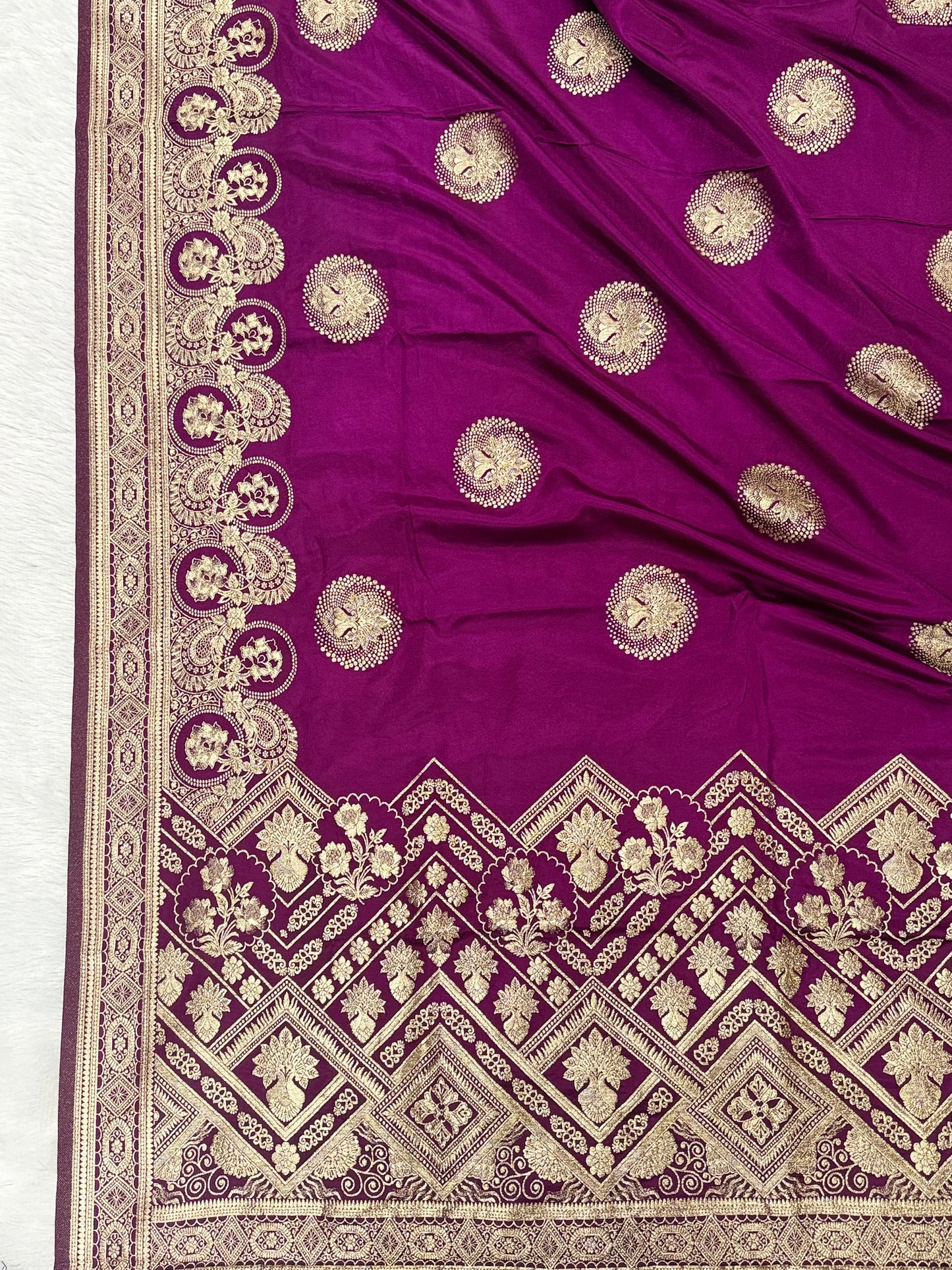 Magentic Wine Shades Banarasi Boota Pattern Floral Mashru Silk Saree