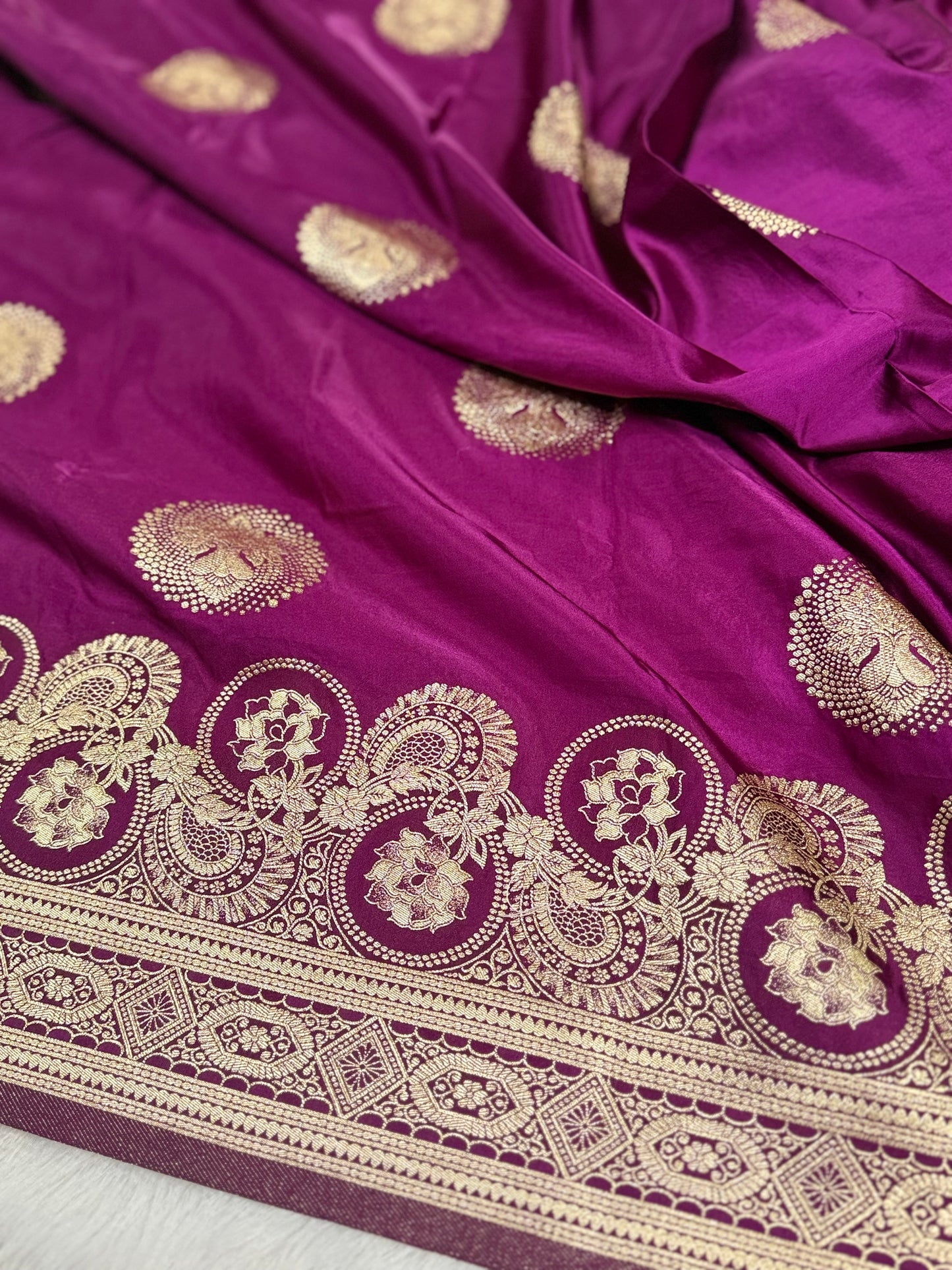 Magentic Wine Shades Banarasi Boota Pattern Floral Mashru Silk Saree