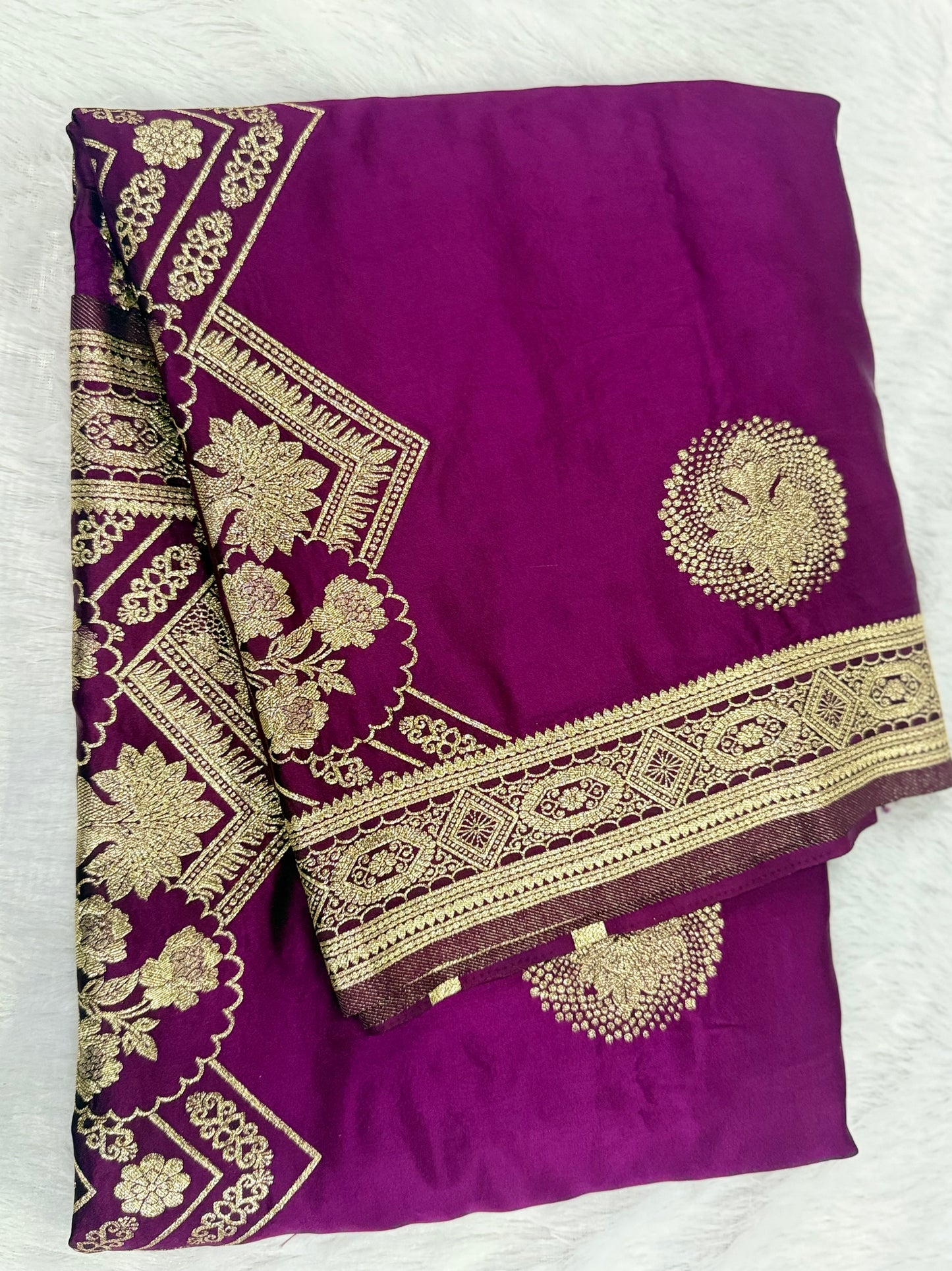 Magentic Wine Shades Banarasi Boota Pattern Floral Mashru Silk Saree