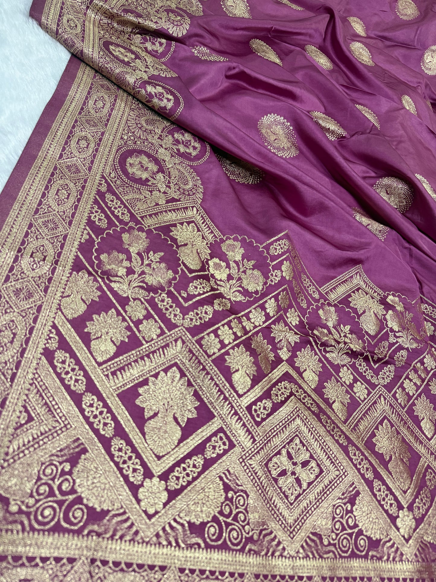 Classic Baby Pink Banarasi Silk Saree with Heritage Zari Weaving