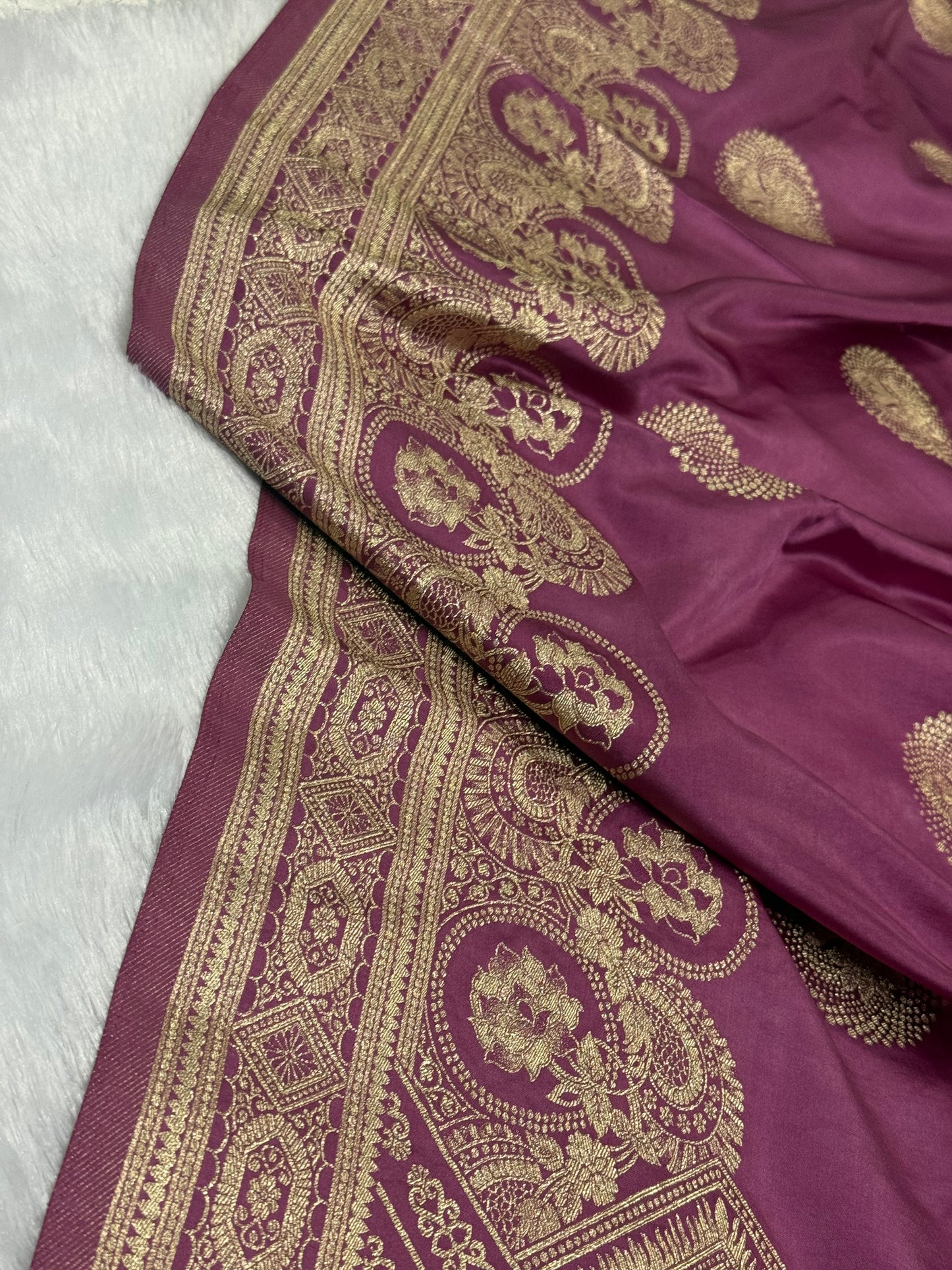 Classic Baby Pink Banarasi Silk Saree with Heritage Zari Weaving