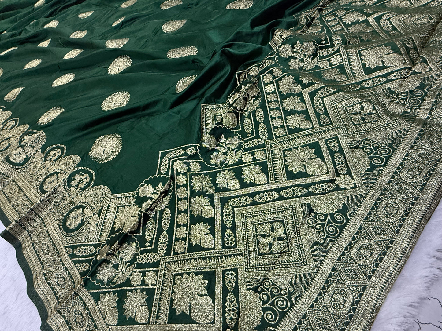 Classic Green Banarasi Silk Saree with Heritage Zari Weaving Green