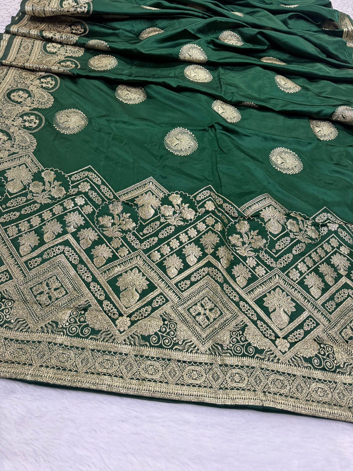 Classic Green Banarasi Silk Saree with Heritage Zari Weaving Green