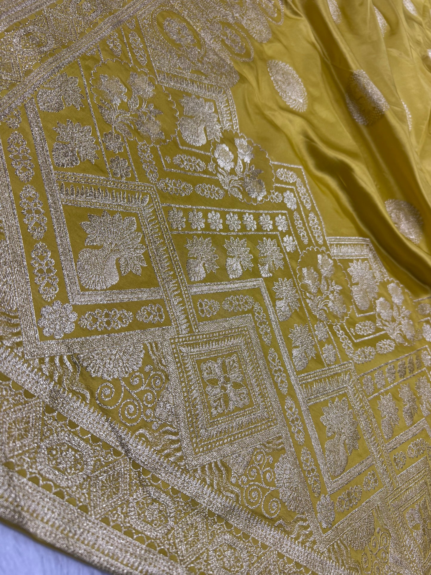 Classic Yellow Banarasi Silk Saree with Heritage Zari Weaving