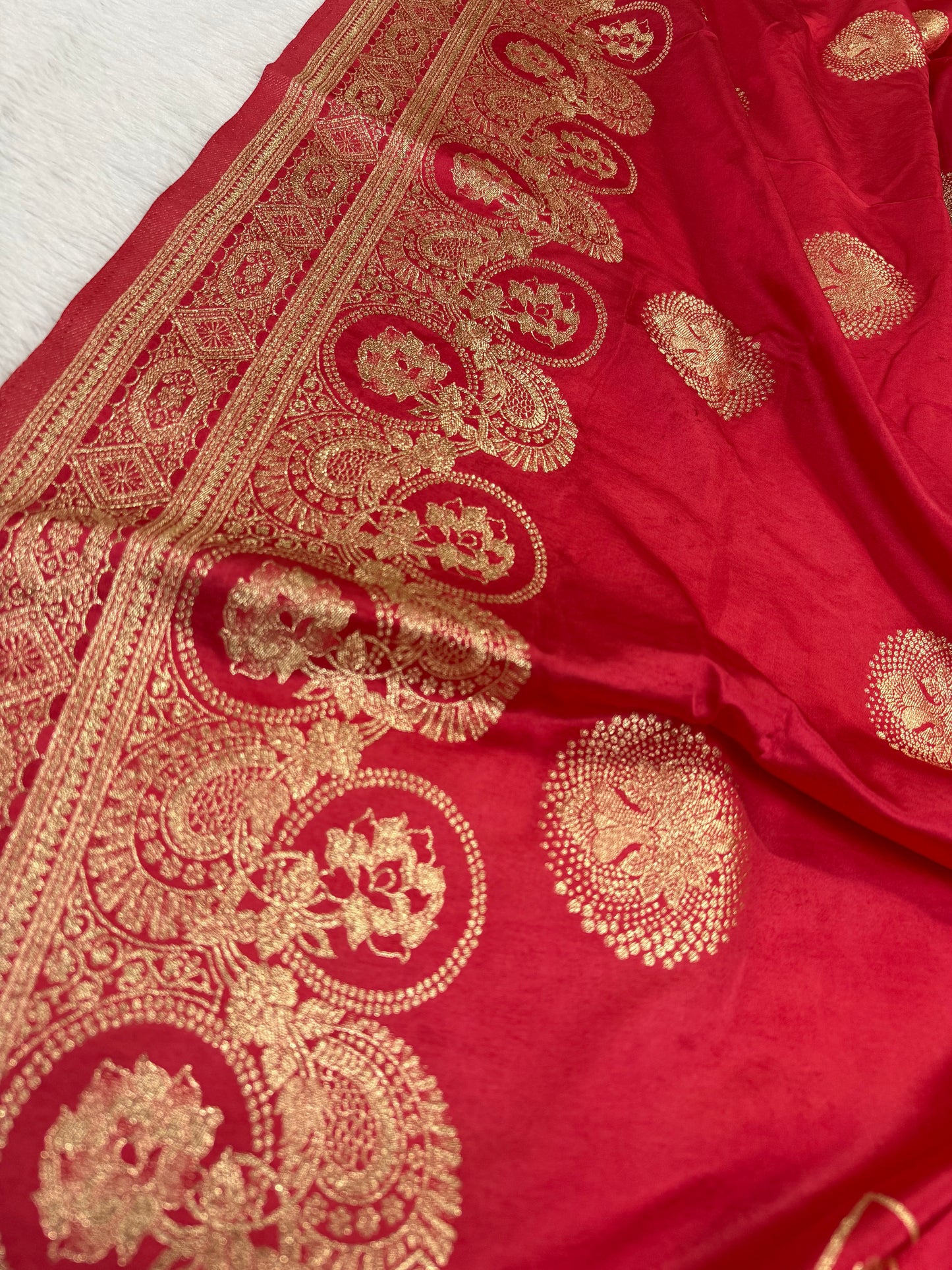 Classic Bridal Red  Banarasi Silk Saree with Heritage Zari Weaving