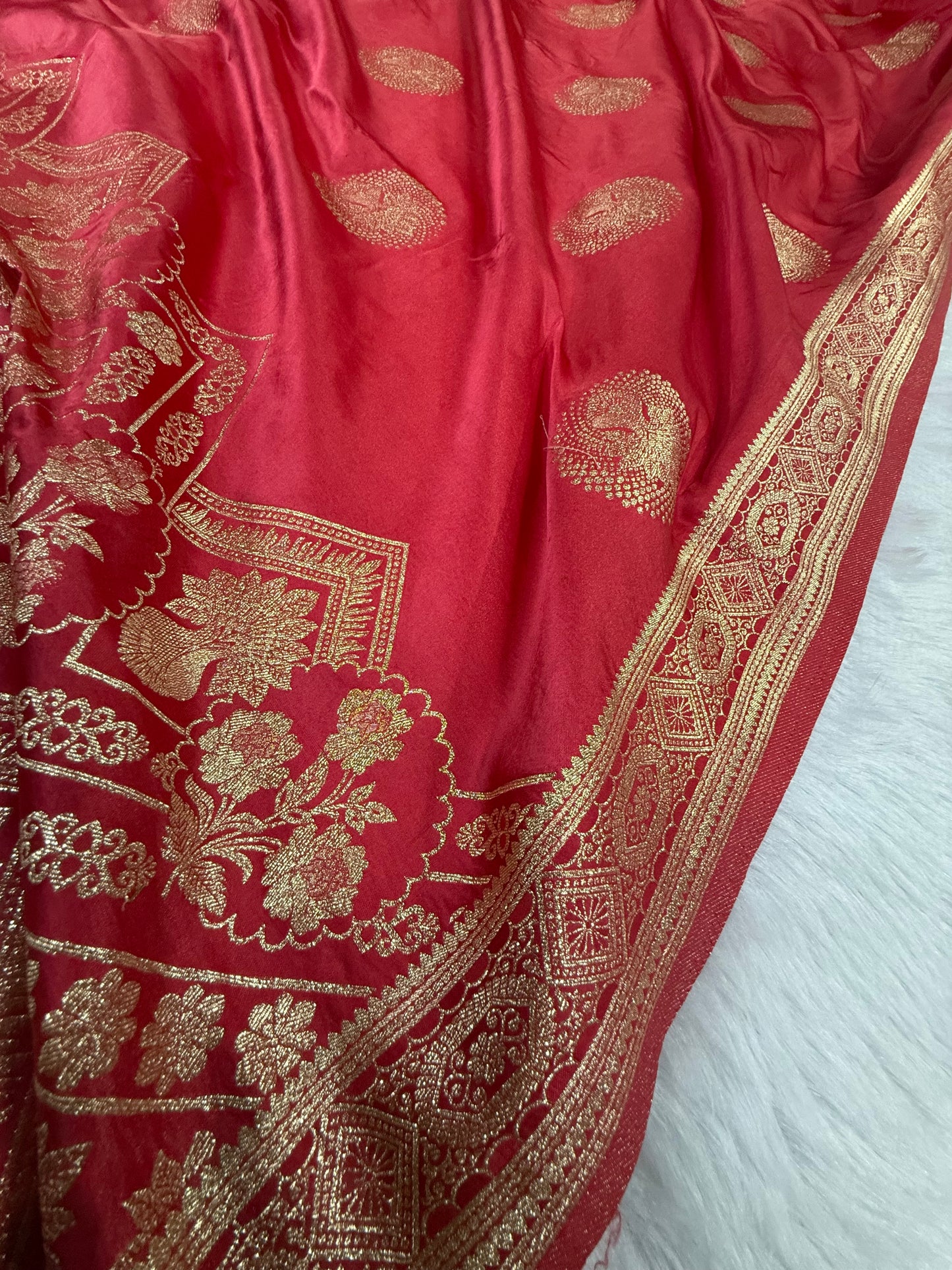 Classic Bridal Red  Banarasi Silk Saree with Heritage Zari Weaving