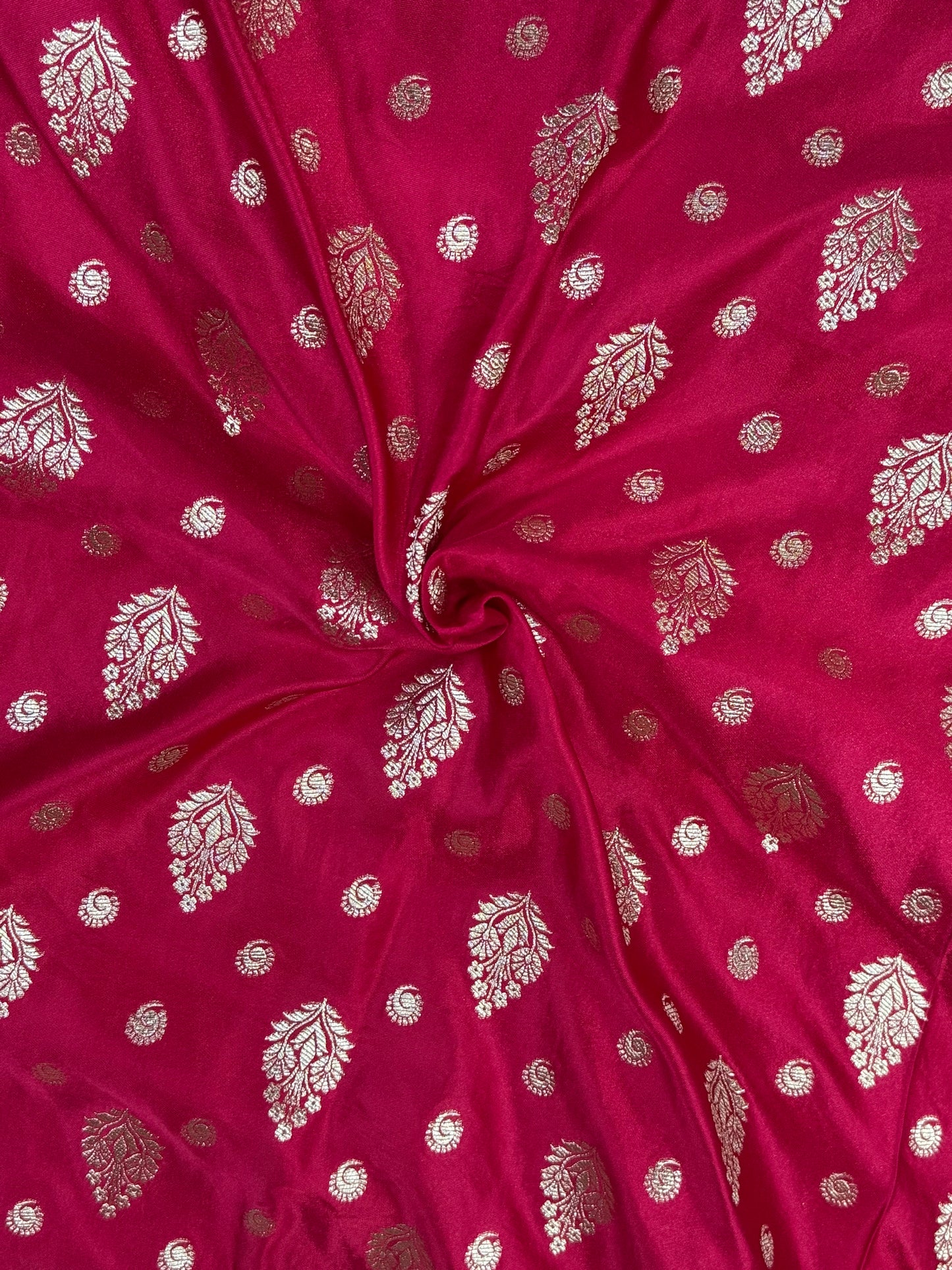 Classic Bridal Red  Banarasi Silk Saree with Heritage Zari Weaving