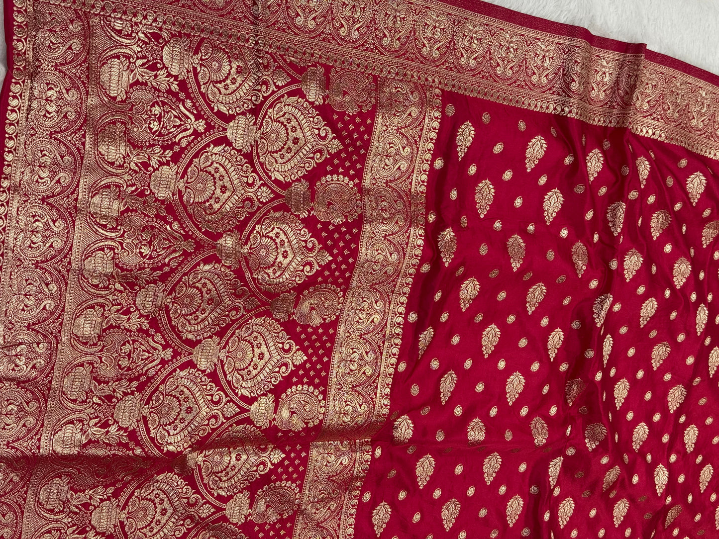 Classic Bridal Red  Banarasi Silk Saree with Heritage Zari Weaving