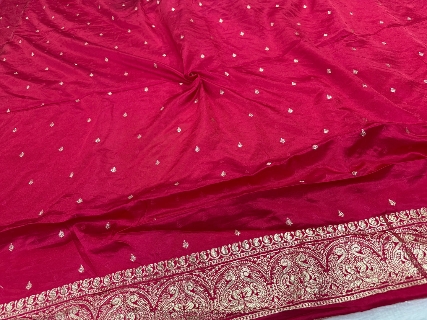 Classic Bridal Red  Banarasi Silk Saree with Heritage Zari Weaving