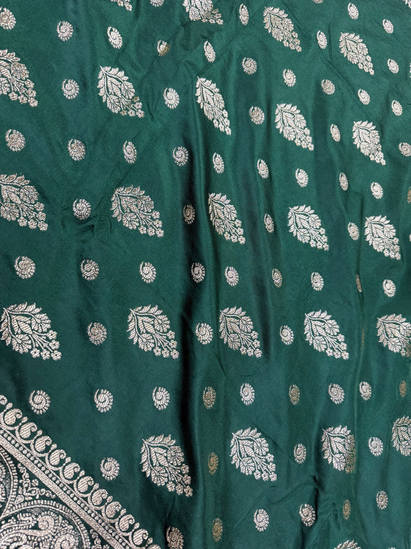 Classic Green Banarasi Silk Saree with Heritage Zari Weaving
