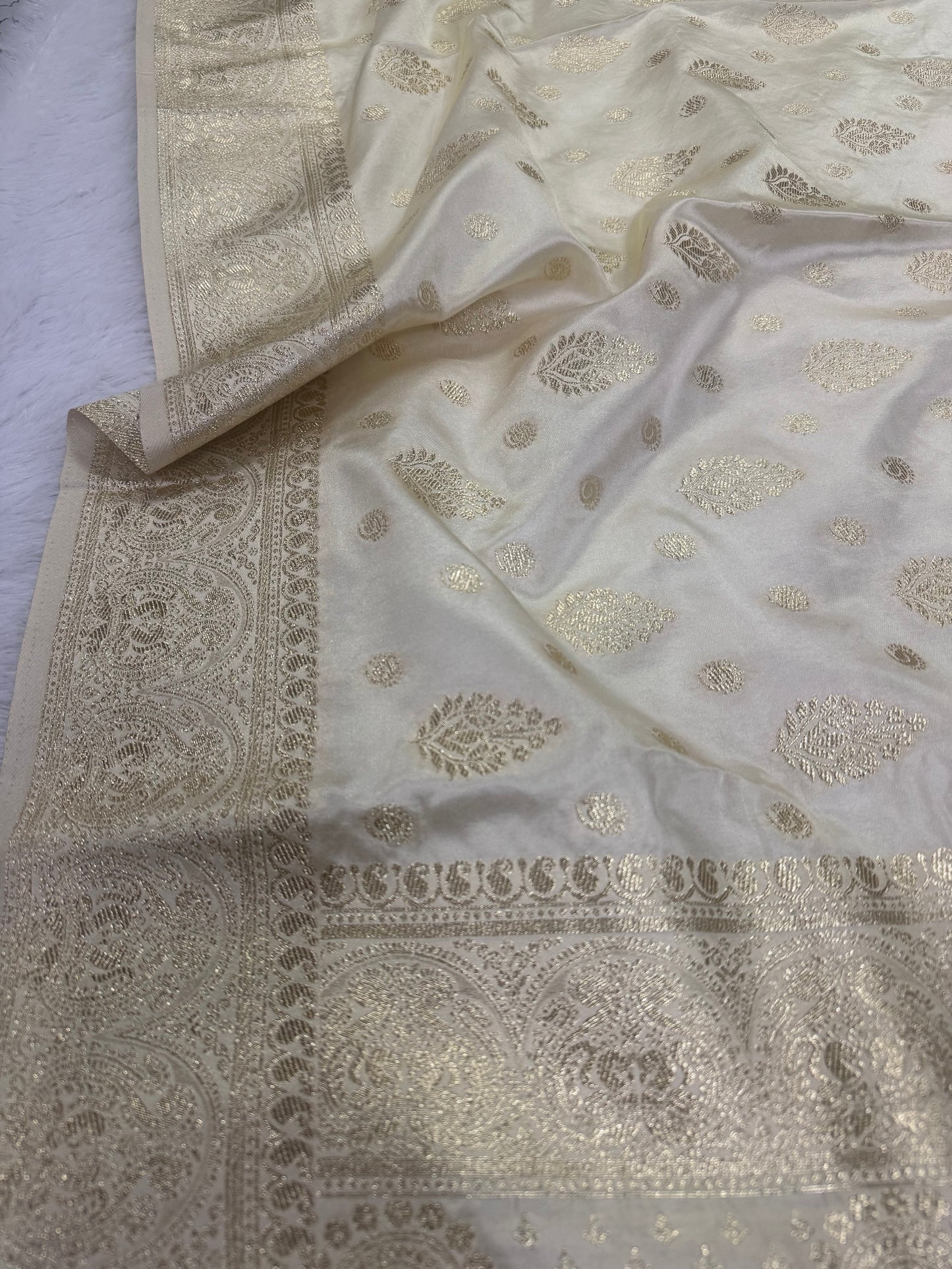 Classic Cream Banarasi Silk Saree with Heritage Zari Weaving