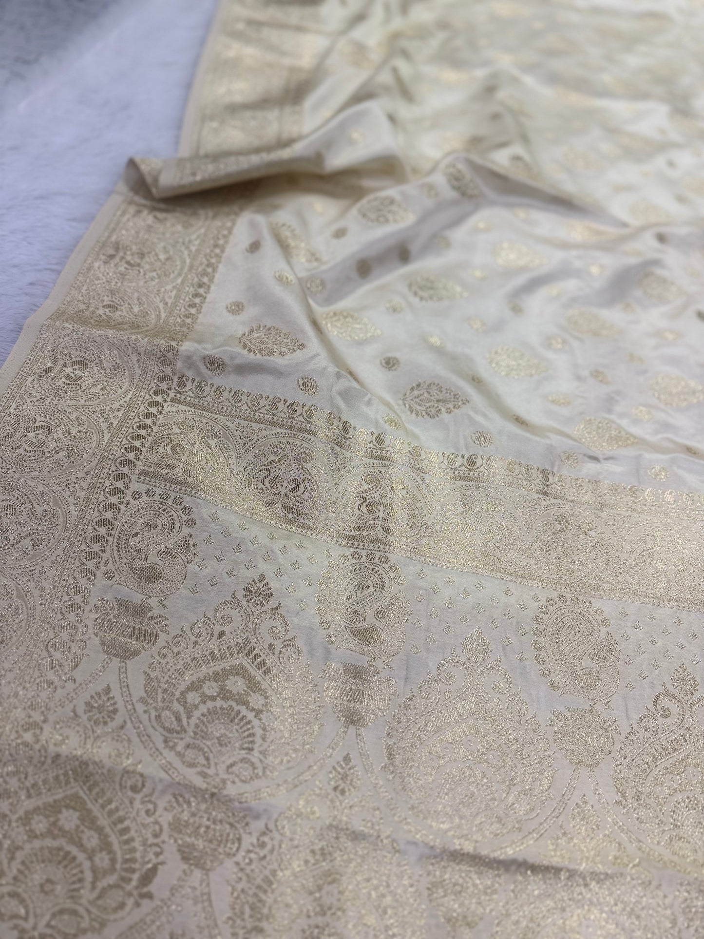 Classic Cream Banarasi Silk Saree with Heritage Zari Weaving
