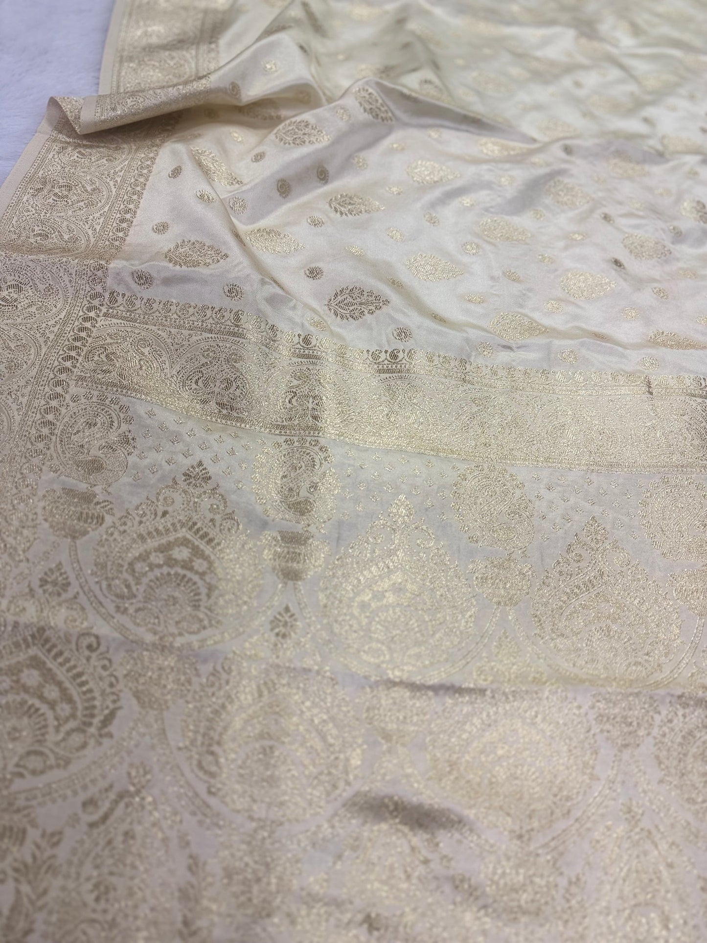 Classic Cream Banarasi Silk Saree with Heritage Zari Weaving
