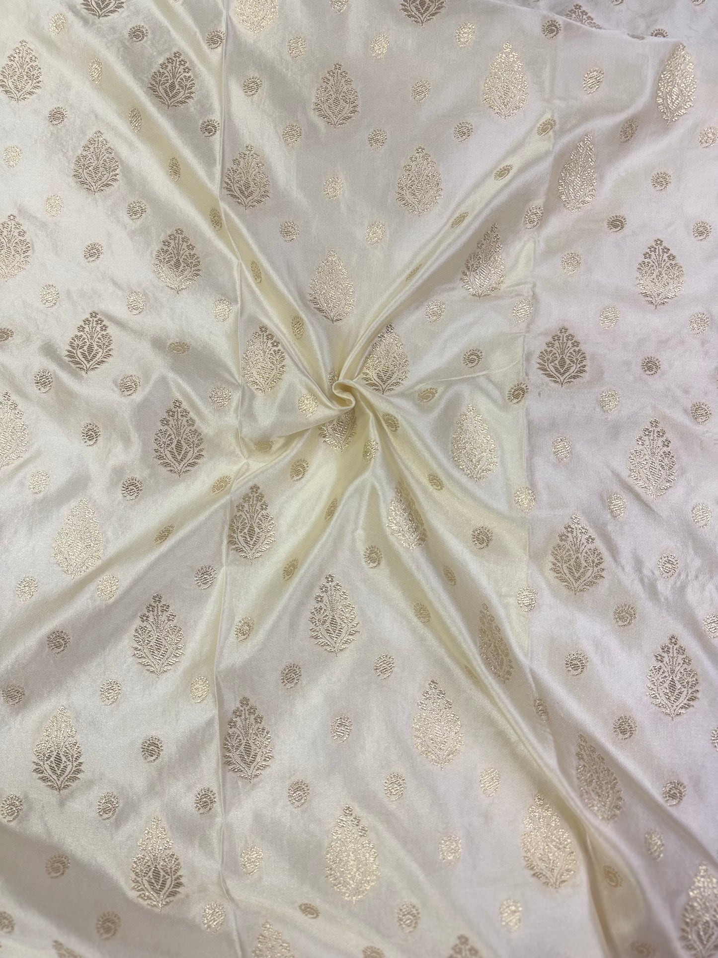 Classic Cream Banarasi Silk Saree with Heritage Zari Weaving