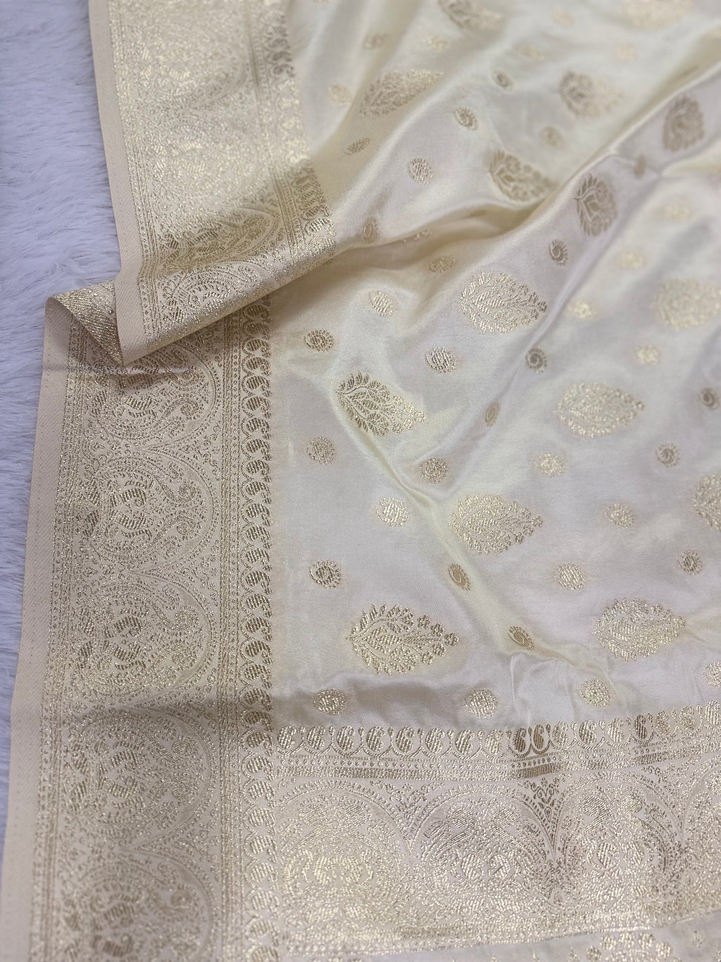 Classic Cream Banarasi Silk Saree with Heritage Zari Weaving