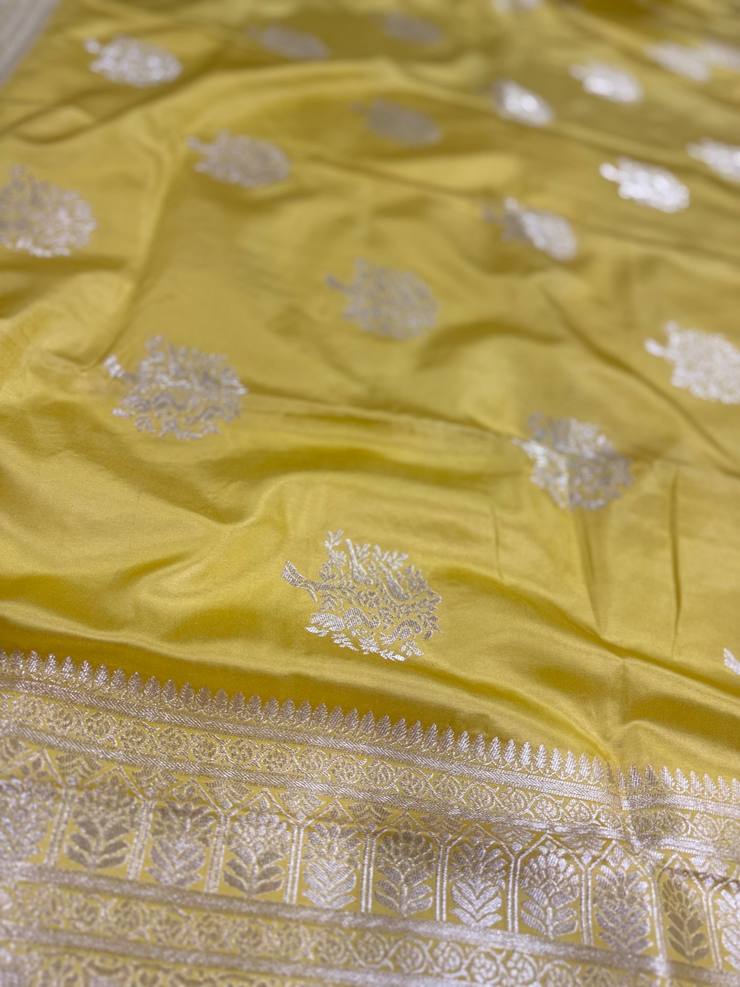 Classic Yellow Banarasi Silk Saree with Heritage Zari Weaving