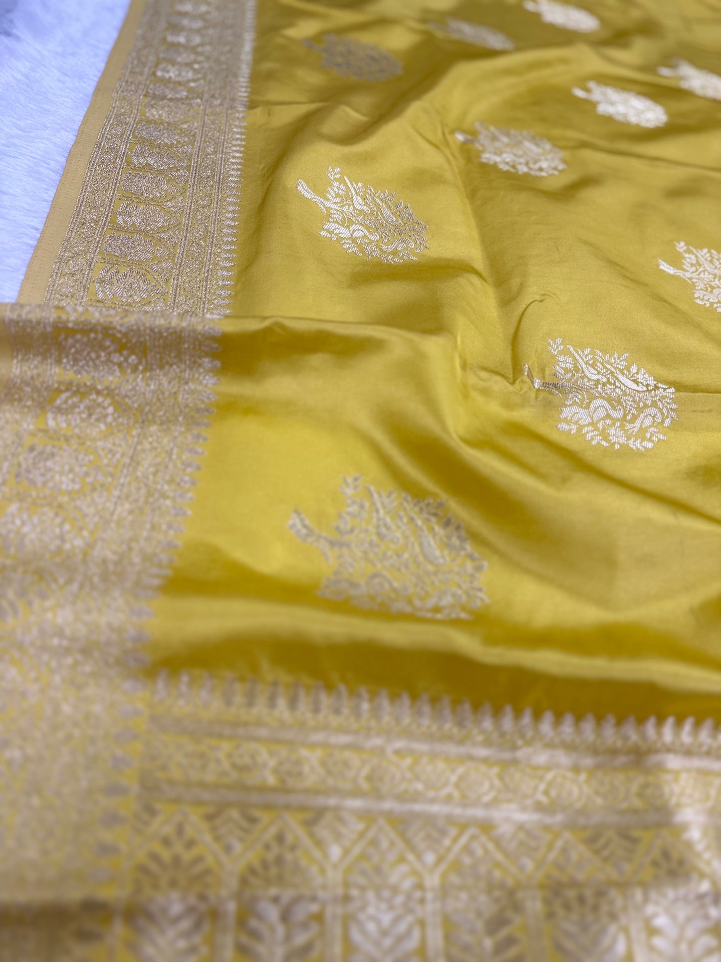 Classic Yellow Banarasi Silk Saree with Heritage Zari Weaving