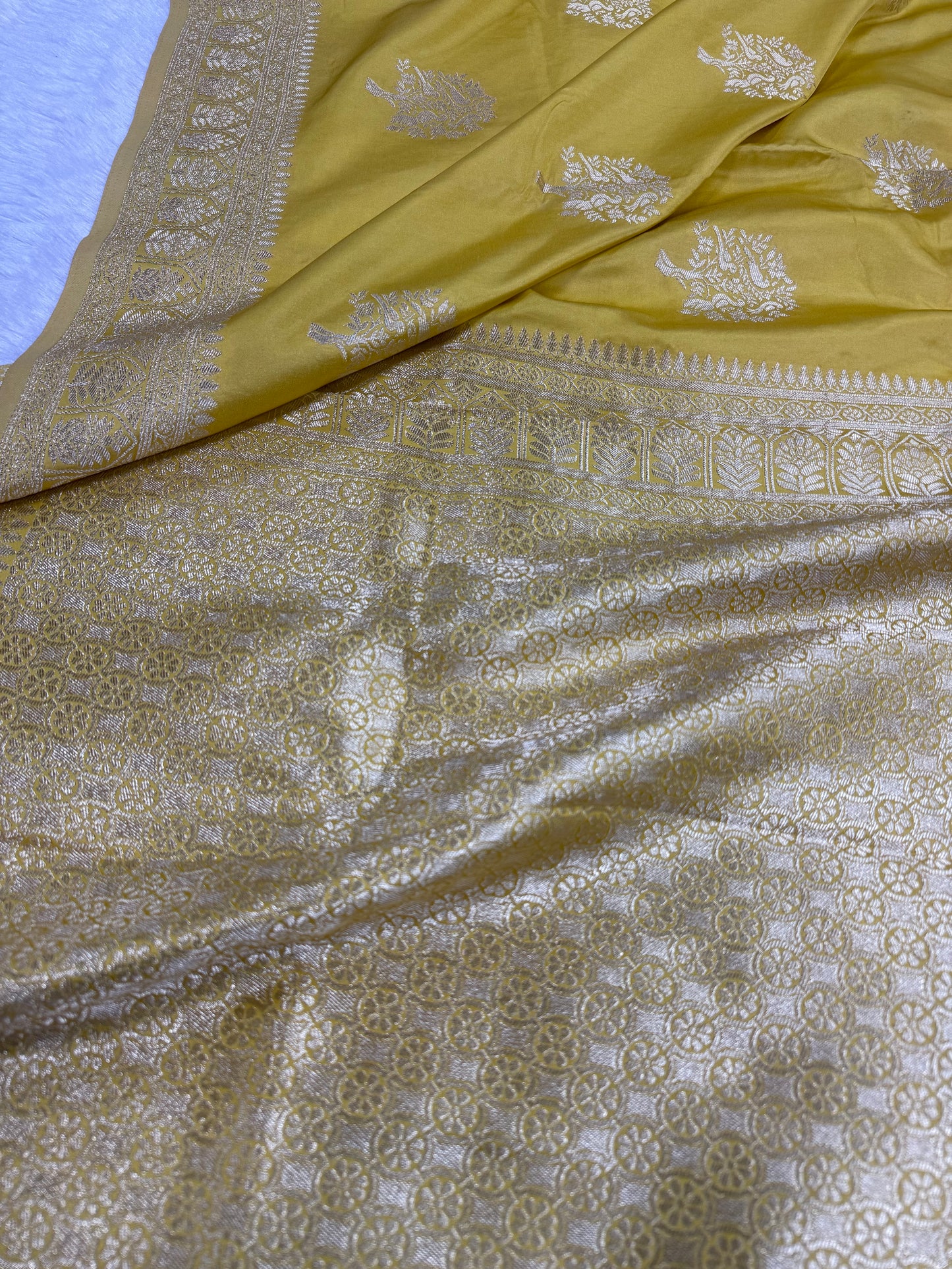 Classic Yellow Banarasi Silk Saree with Heritage Zari Weaving