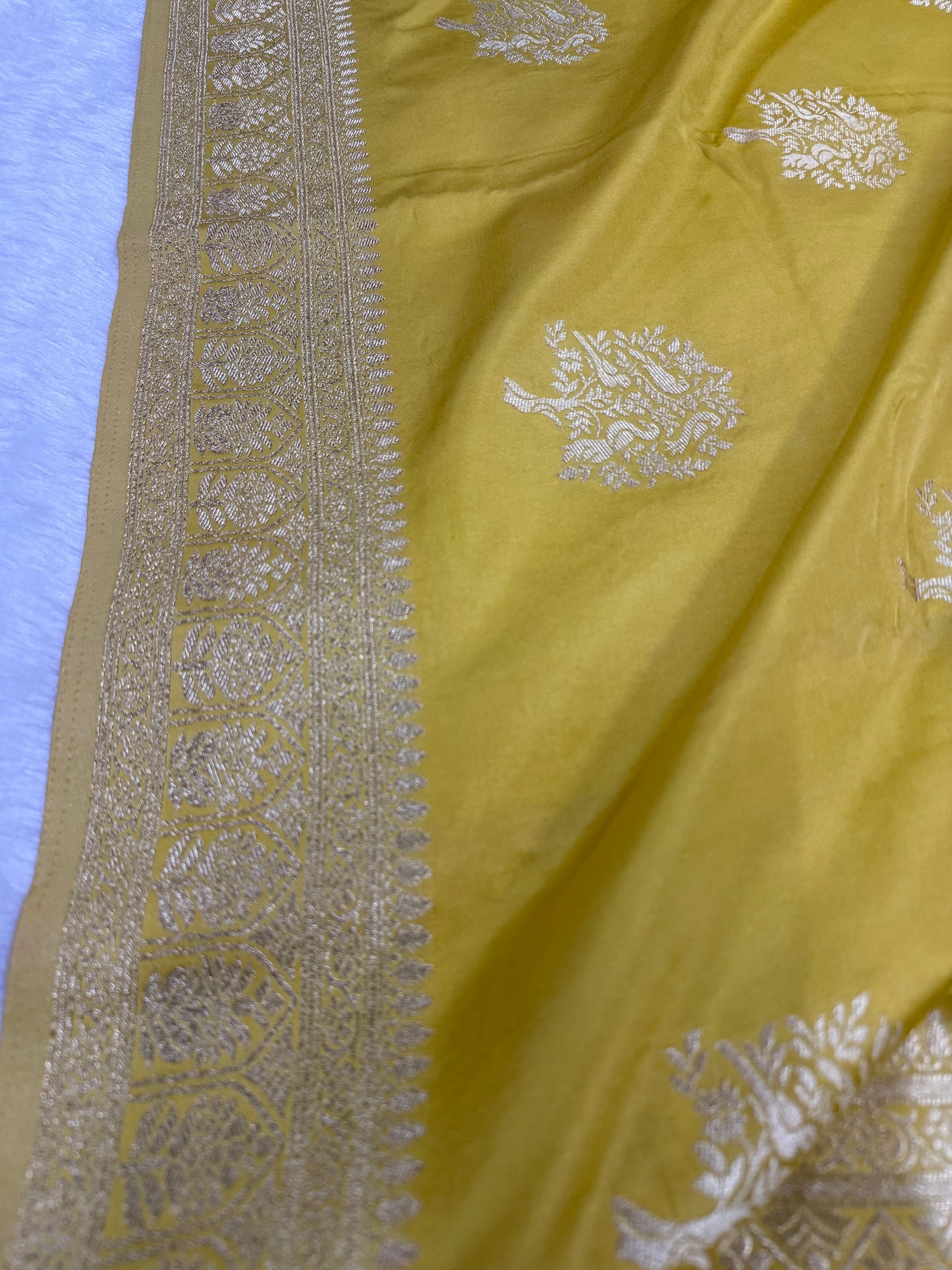 Classic Yellow Banarasi Silk Saree with Heritage Zari Weaving