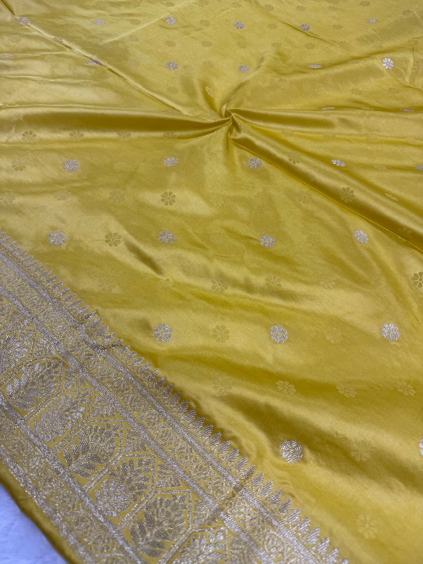 Classic Yellow Banarasi Silk Saree with Heritage Zari Weaving