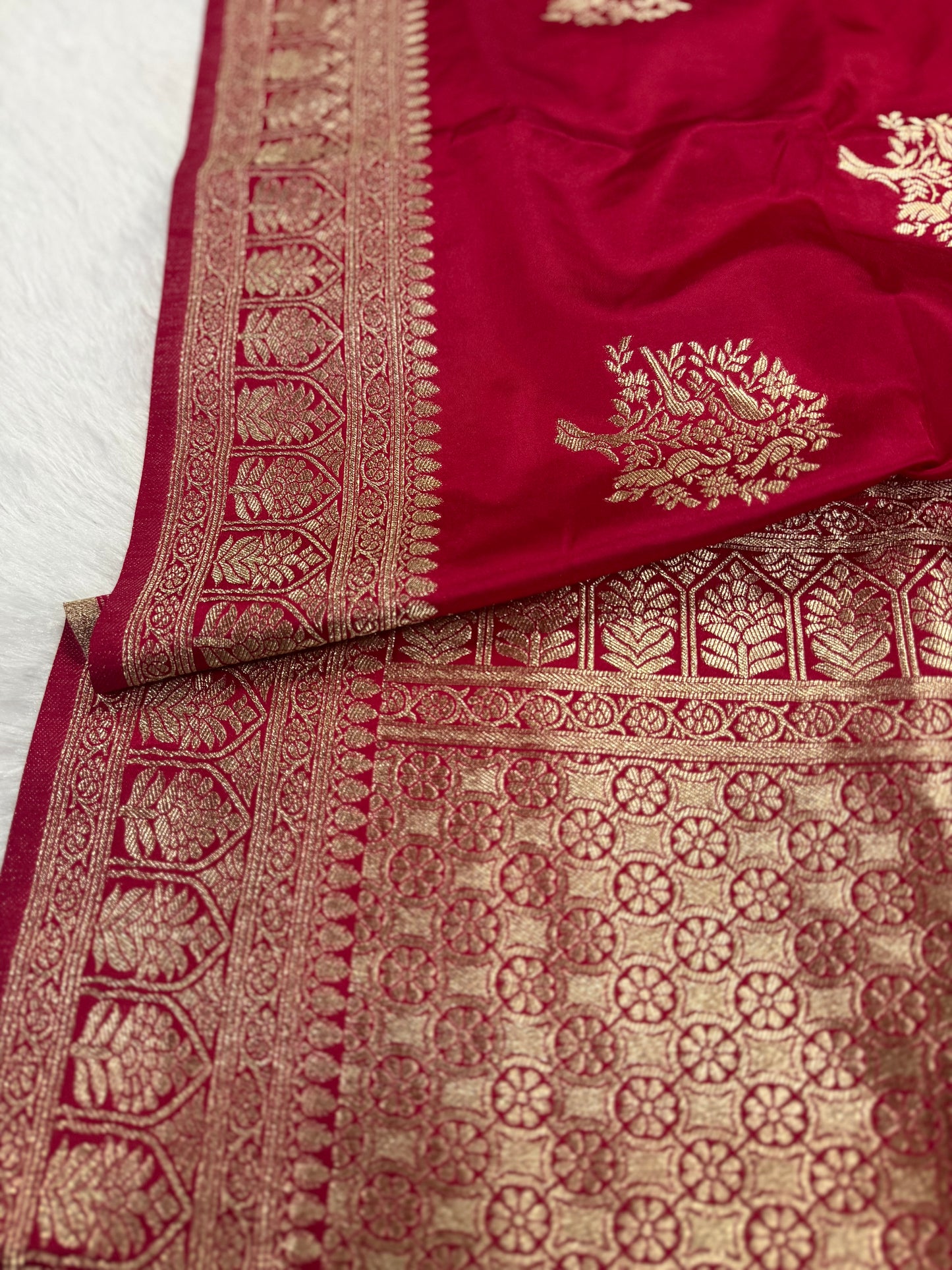 Classic Bridal Red  Banarasi Silk Saree with Heritage Zari Weaving
