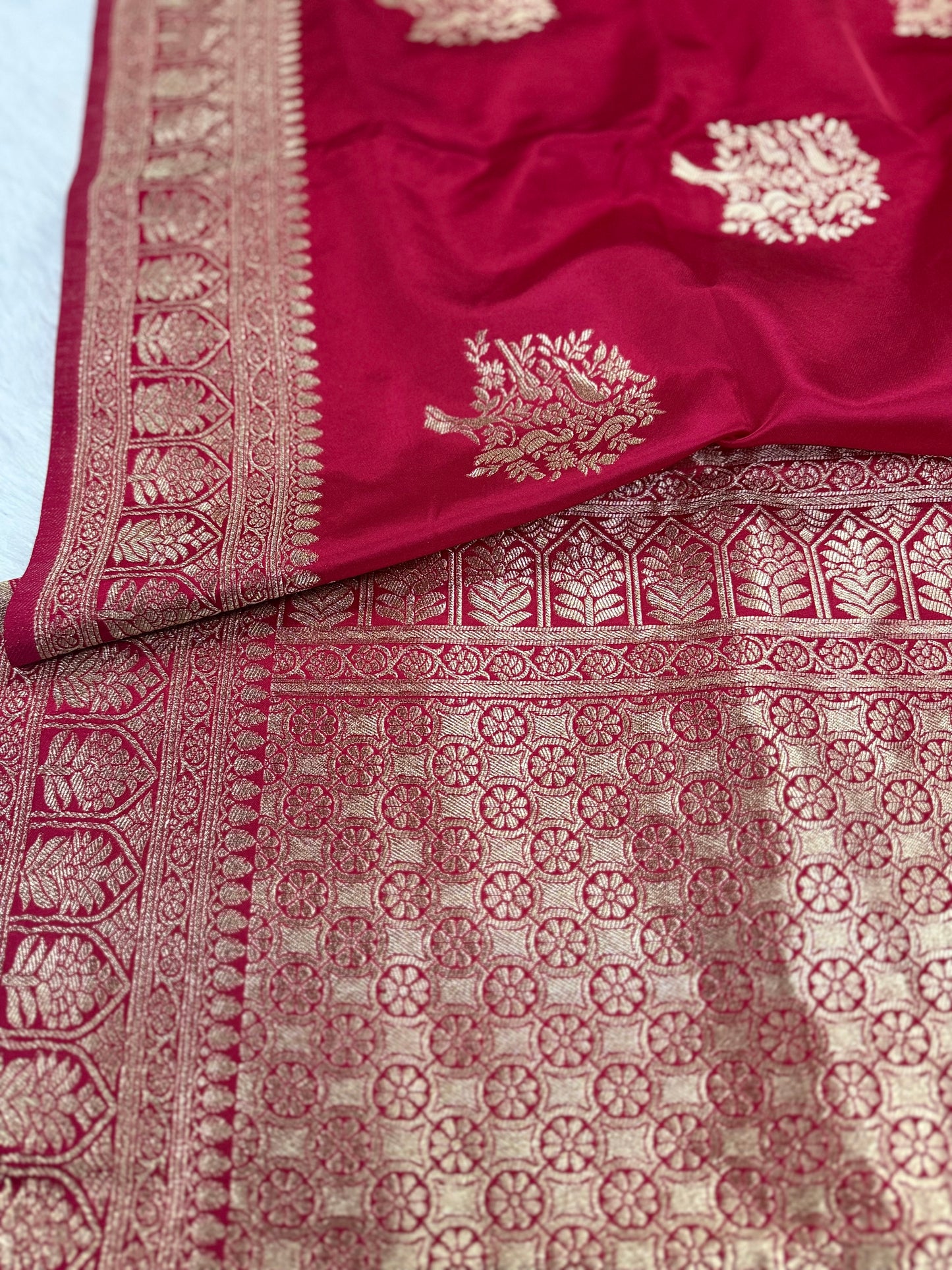 Classic Bridal Red  Banarasi Silk Saree with Heritage Zari Weaving