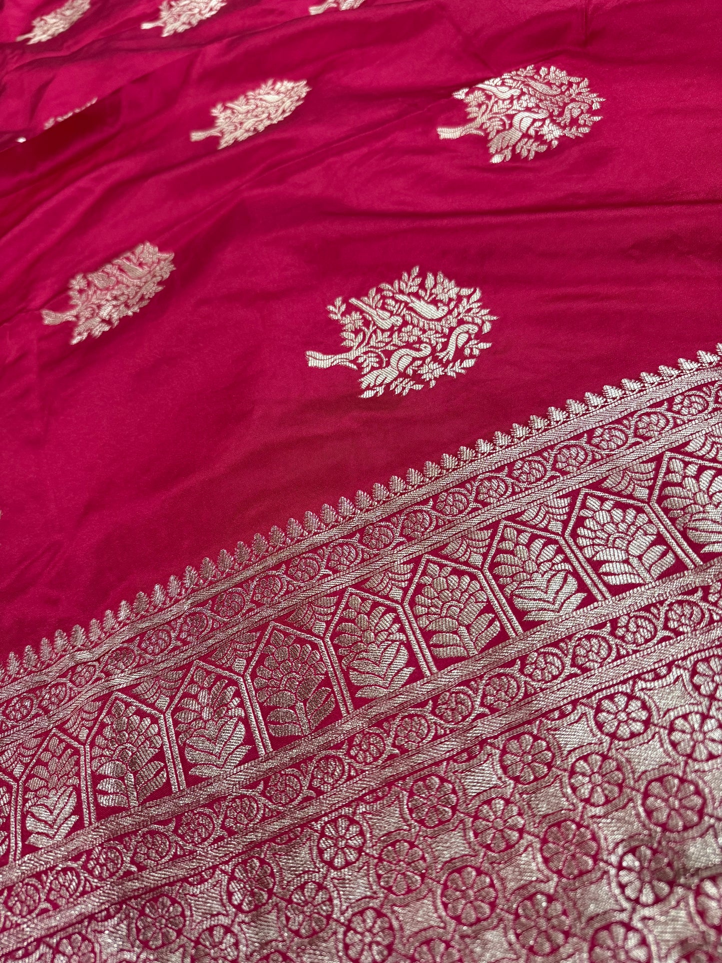 Classic Bridal Red  Banarasi Silk Saree with Heritage Zari Weaving