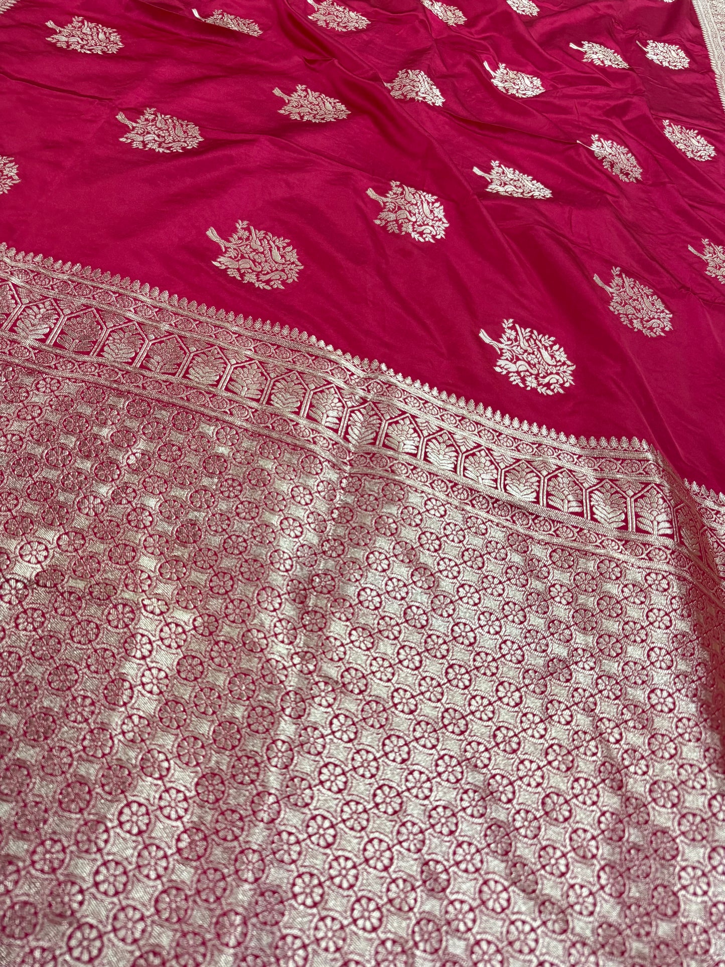 Classic Bridal Red  Banarasi Silk Saree with Heritage Zari Weaving