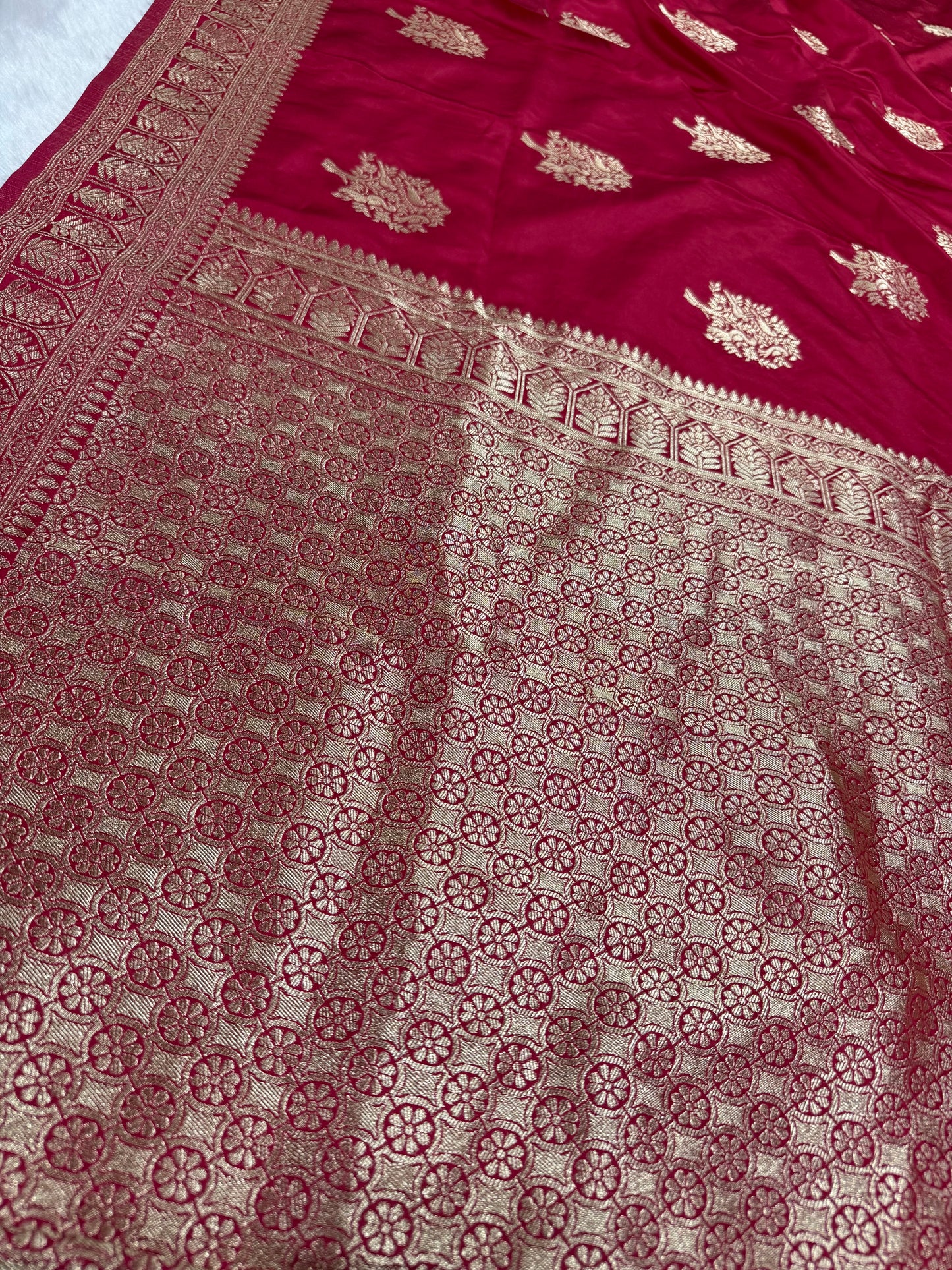 Classic Bridal Red  Banarasi Silk Saree with Heritage Zari Weaving